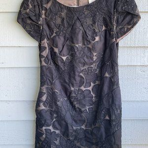 ARYN K. EMBROIDERED LACE SHIFT DRESS